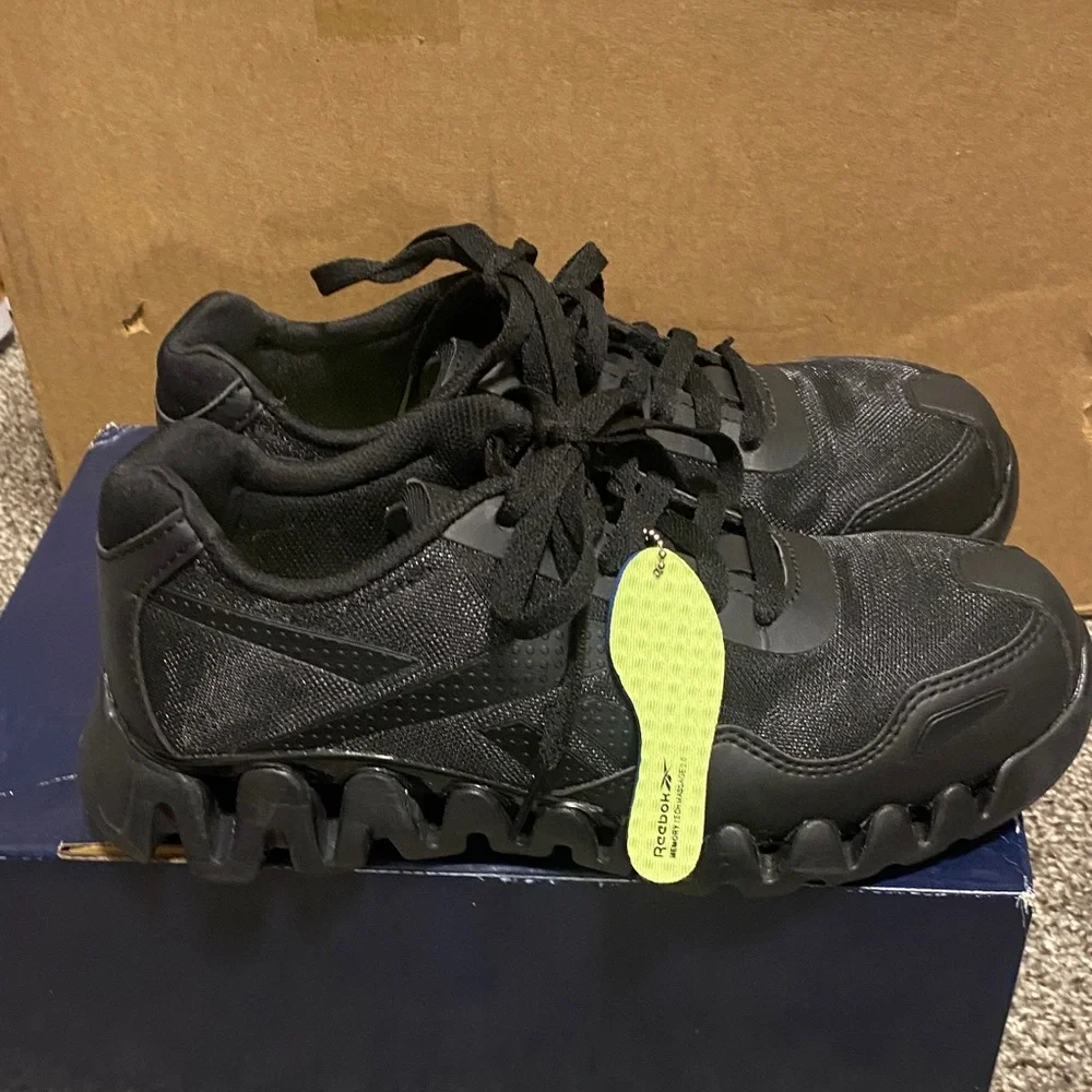 Excellent Condition Reebok Black Zig Pulse Work Women’s  Sneakers 8